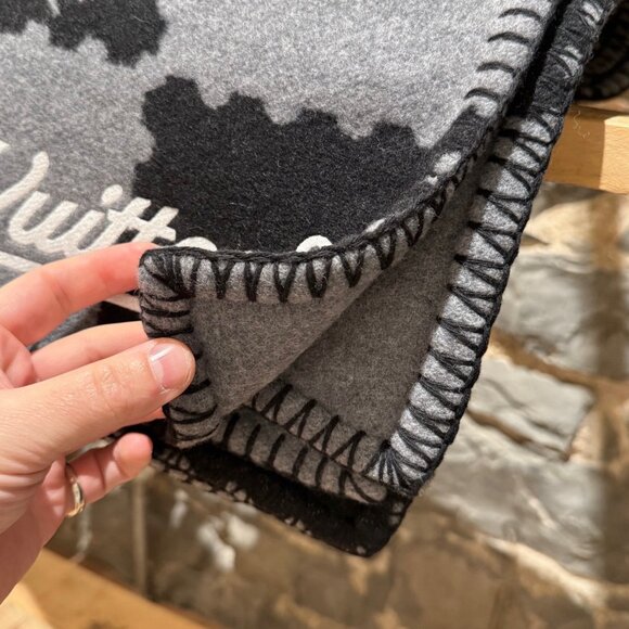 Louis Vuitton x Nigo LV Made Damier Tiger Wool Cashmere Throw Blanket - Picture 9 of 9